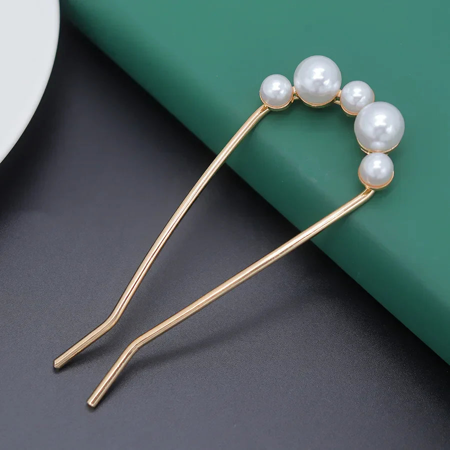 Elegant gold U-shaped hairpin with pearls for stylish buns and updos