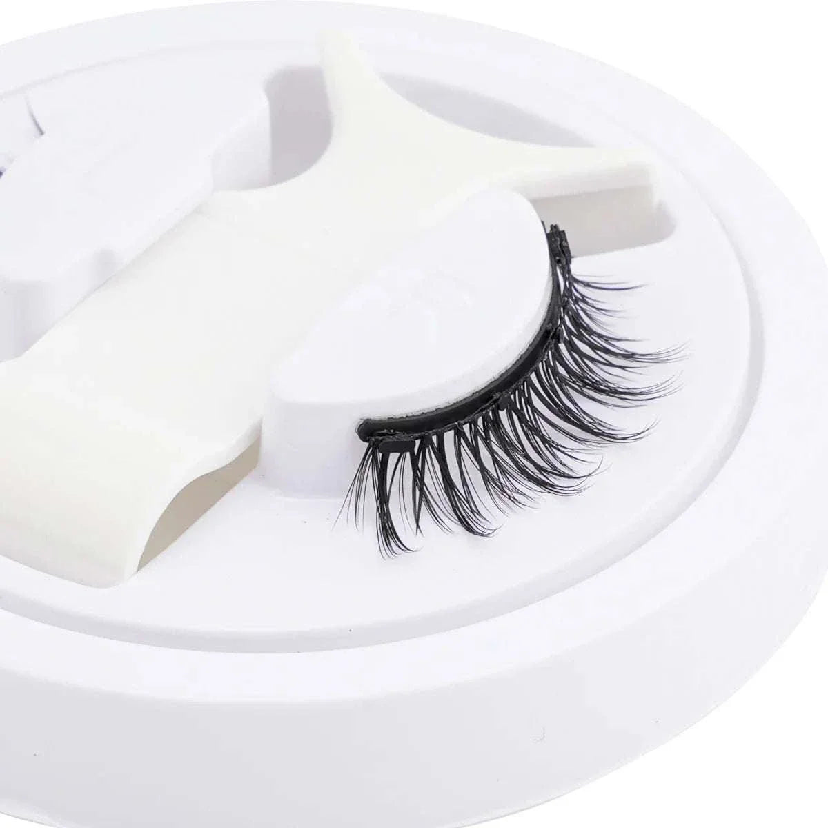 Hot Magnetic Eyelashes Set with reusable, pre-curled lashes and magnetic tweezers in a compact travel case