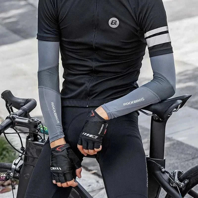 Cyclist wearing ROCKBROS Ice Fabric Arm Warmers with breathable, UV-protective, moisture-wicking design for outdoor sports