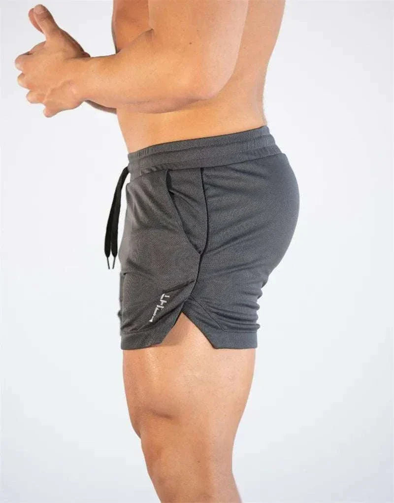 Men’s gym training shorts in dark gray with elastic waistband and drawstring, designed for comfort and flexible movement during workouts