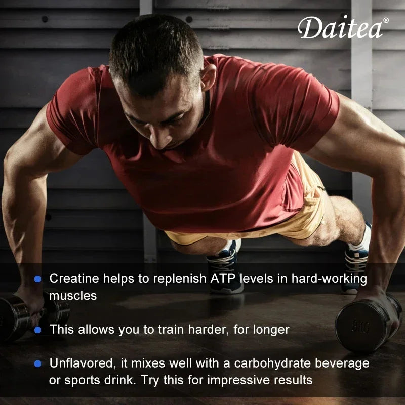 Man performing weighted push-up exercise demonstrating Daitea Creatine 3000 mg Monohydrate benefits for muscle energy and endurance
