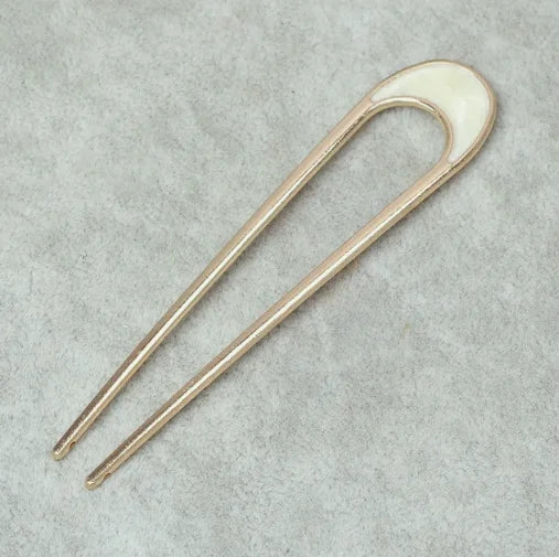 Elegant Pearl U-Shaped Hairpin with metallic shell for stylish Korean-inspired hairstyles