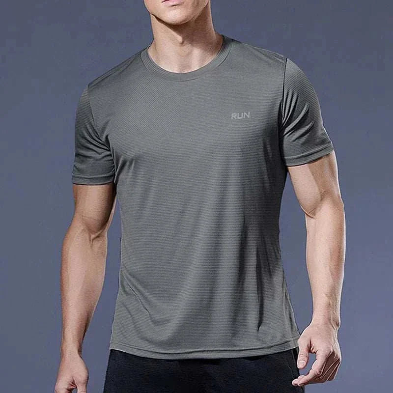 Men’s gray quick-dry compression sport t-shirt with short sleeves and "RUN" logo, designed for fitness and training.