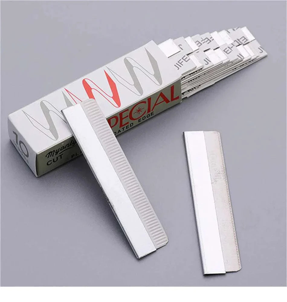 Close-up of sharp, disposable eyebrow trimmer blades from a 10-piece eyebrow pencil and trimmer set for precise brow grooming and shaping.