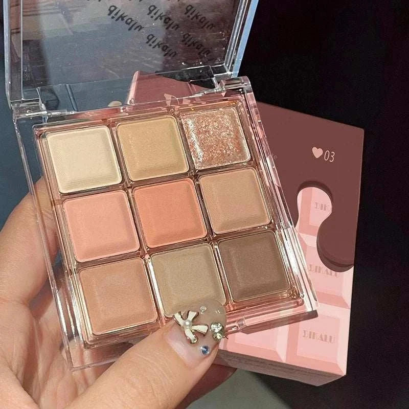 Compact Black Pink Smoky Eye Shadow Palette with matte and pearlescent chocolate-inspired neutral shades for versatile smoky eye looks
