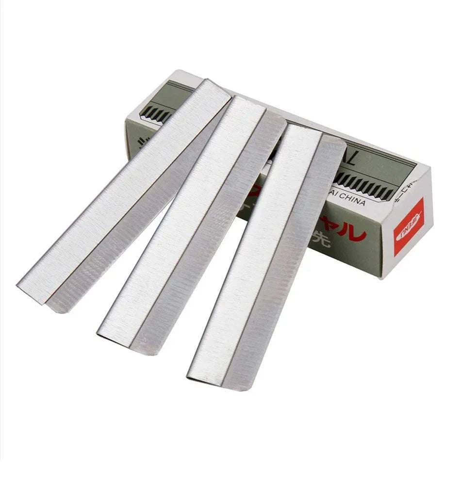 Disposable precision eyebrow trimmer blades with packaging for eyebrow pencil and trimmer set