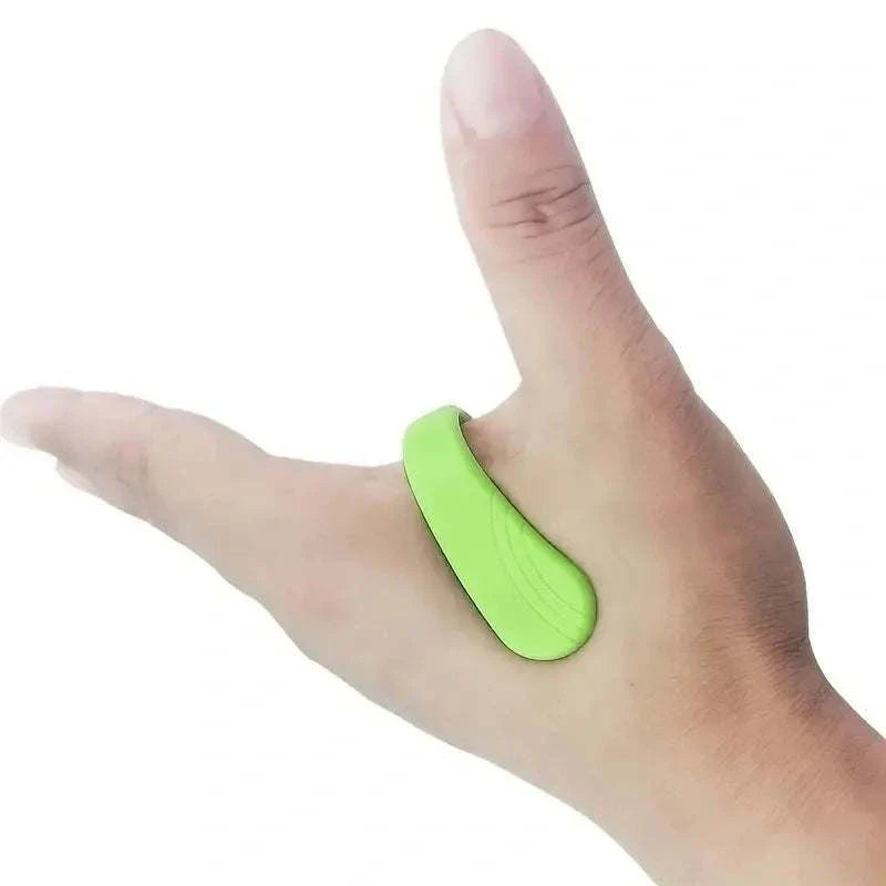 Finger Joint Tiger Point Massage Clip in green, worn on thumb and index finger for acupressure and blood circulation relief