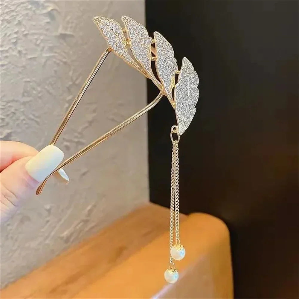 Elegant Pearl U-Shaped Hairpin with metallic shell design and dangling pearls for secure stylish buns and updos