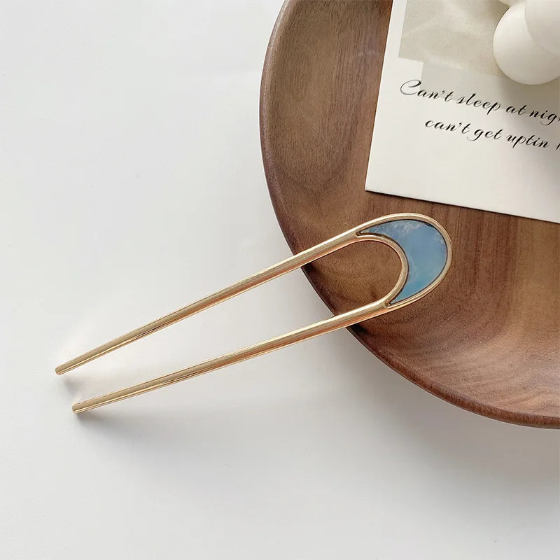 Elegant New Pearl U-Shaped Hairpins with blue shell detail on wooden plate for stylish hairstyling